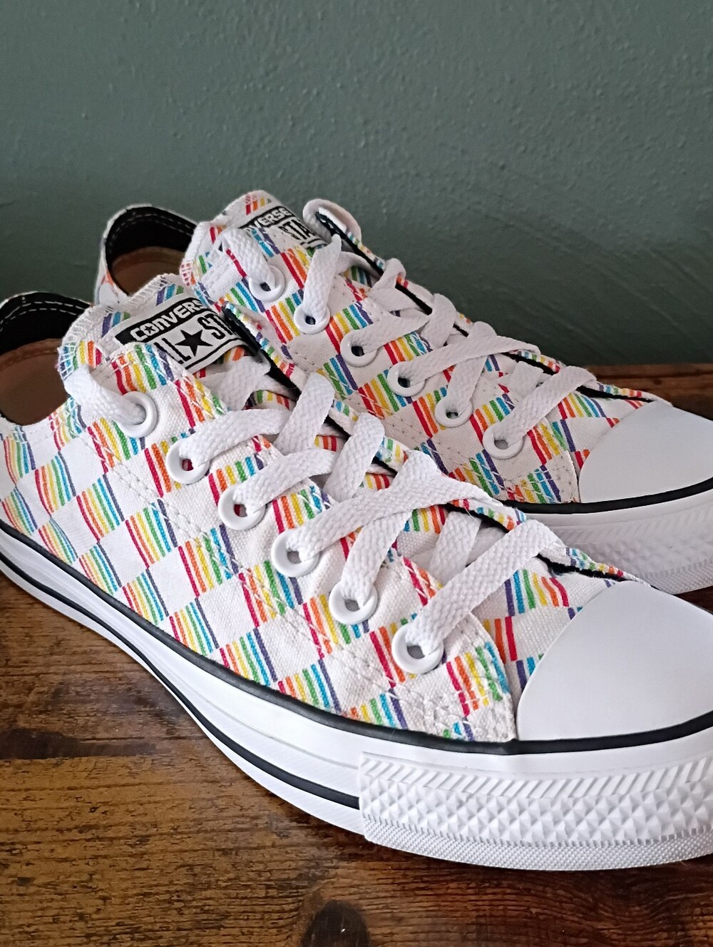 Converse All Star Low Top Chucks Womens 7/Mens 5 Rainbow Pride Sneakers Shoes